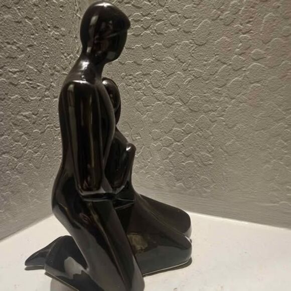 Ceramic Statue Royal Haeger Style Man Holding Woman - Picture 3 of 7